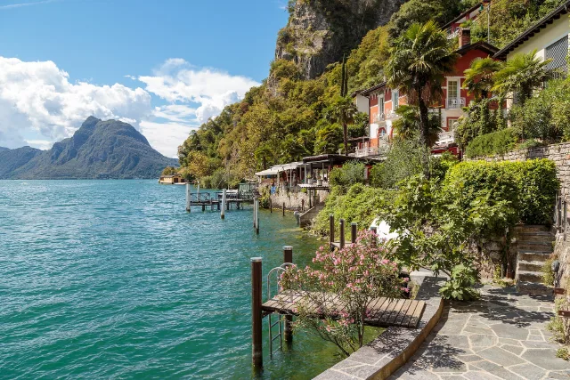 Gandria am Luganersee, gegenüber der Monte San Salvatore.