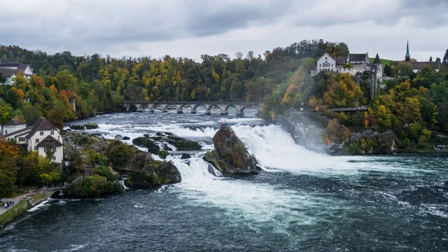 Der Rheinfall bei Schaffhausen.