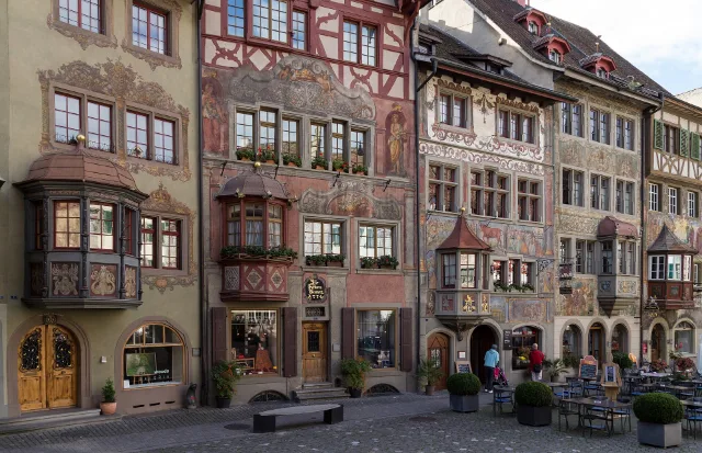 Bemalte Häuser am Rathausplatz von Stein am Rhein.