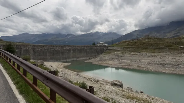 Un lago artificiale al passo dello Spluga.