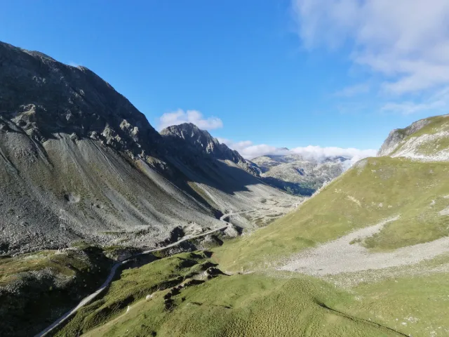 La valle dell'Albula dalla cima del passo.