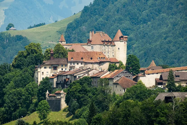 Das Städtchen Gruyères mit dem Schloss.