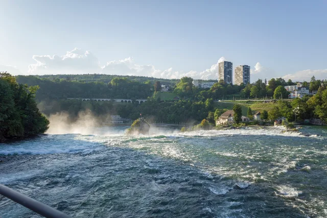 Der Rheinfall von der Brücke bei Laufen.
