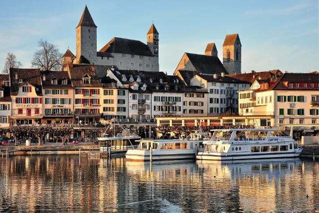 Hafen und Altstadt von Rapperswil mit dem Schloss.